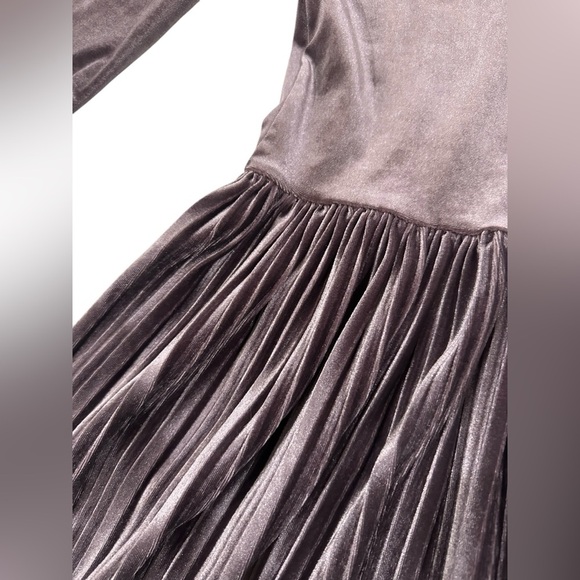 Club L London mauve velvet  Pleated A-Line Dress - Picture 5 of 7